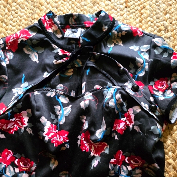 Hell Bunny PinUp Black and Red Floral Top L - Picture 5 of 9